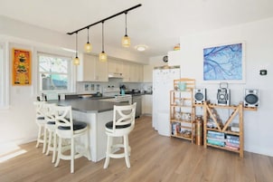 Casa estándar, 2 habitaciones, no fumadores, vistas a la bahía (Margaritaville (Annex)) | Cocina privada | Frigorífico, microondas y cafetera o tetera
