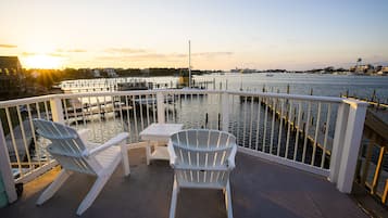 Standard-Studiosuite, 1 Schlafzimmer, Nichtraucher (Studio 401, Private Deck, HarborFront) | Terrasse/Patio
