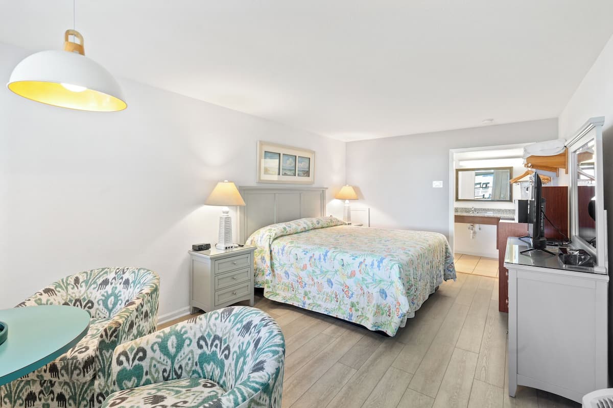 Standard Room, 1 Bedroom, Non Smoking (1st FL Harborfront King, Private Deck)