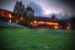 Front of property - Lakewoods Resort & Lodge (Cable)