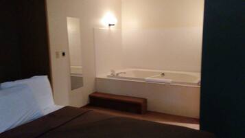 Suite, Mehrere Betten, Whirlpool | Whirlwanne