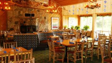 Tägliches großes Frühstück gegen Gebühr