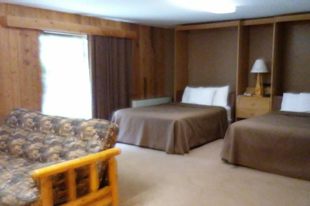Suite, Multiple Beds, Jetted Tub | Iron/ironing board, cribs (surcharge), rollaway beds (surcharge)