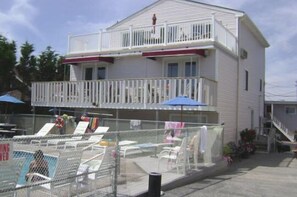 Exterior detail - Driftwood Motel (Point Pleasant Beach)