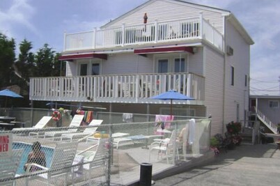 Driftwood Motel