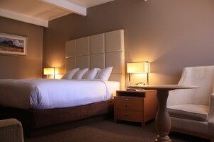 Cubrecamas, escritorio, cortinas blackout y wifi gratis