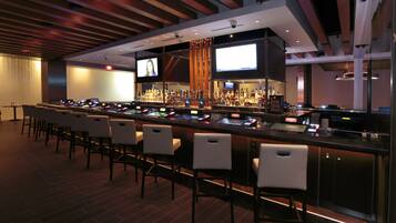 3 bars/lounges, poolside bar