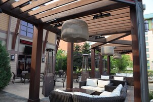 4 restaurantes, se sirve cena 