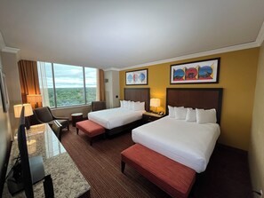 Premium bedding, down comforters, pillowtop beds, desk - Four Winds Casino Resort – New Buffalo (New Buffalo)