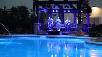 Seasonal outdoor pool, pool umbrellas, sun loungers