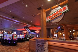 4 restaurants, dinner served