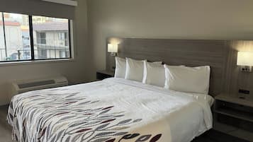 Deluxe Room, 1 King Bed, Non Smoking | Desk, laptop workspace, blackout drapes, WiFi (free)