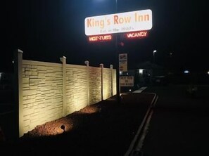 Property grounds - Kings Row Inn (Milwaukie)