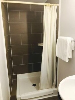 Bathroom - Kings Row Inn (Milwaukie)