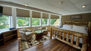 Honeymoon Jacuzzi Suite, 1 King Bed (Room 14) | Blackout drapes, soundproofing, iron/ironing board, free WiFi