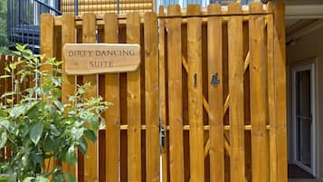 Honeymoon Jacuzzi Suite, 1 King Bed (Room 14) | Blackout curtains, soundproofing, iron/ironing board, free WiFi