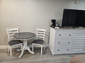 Premium Room | Blackout drapes, soundproofing, iron/ironing board, free WiFi - Otter Creek Inn (Alexandria Bay)