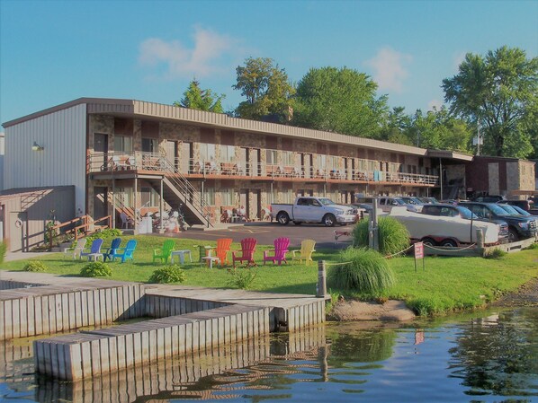 Free self-parking - Otter Creek Inn (Alexandria Bay)