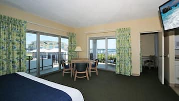 Ocean Front with Sitting | Desk, laptop workspace, iron/ironing board, free WiFi