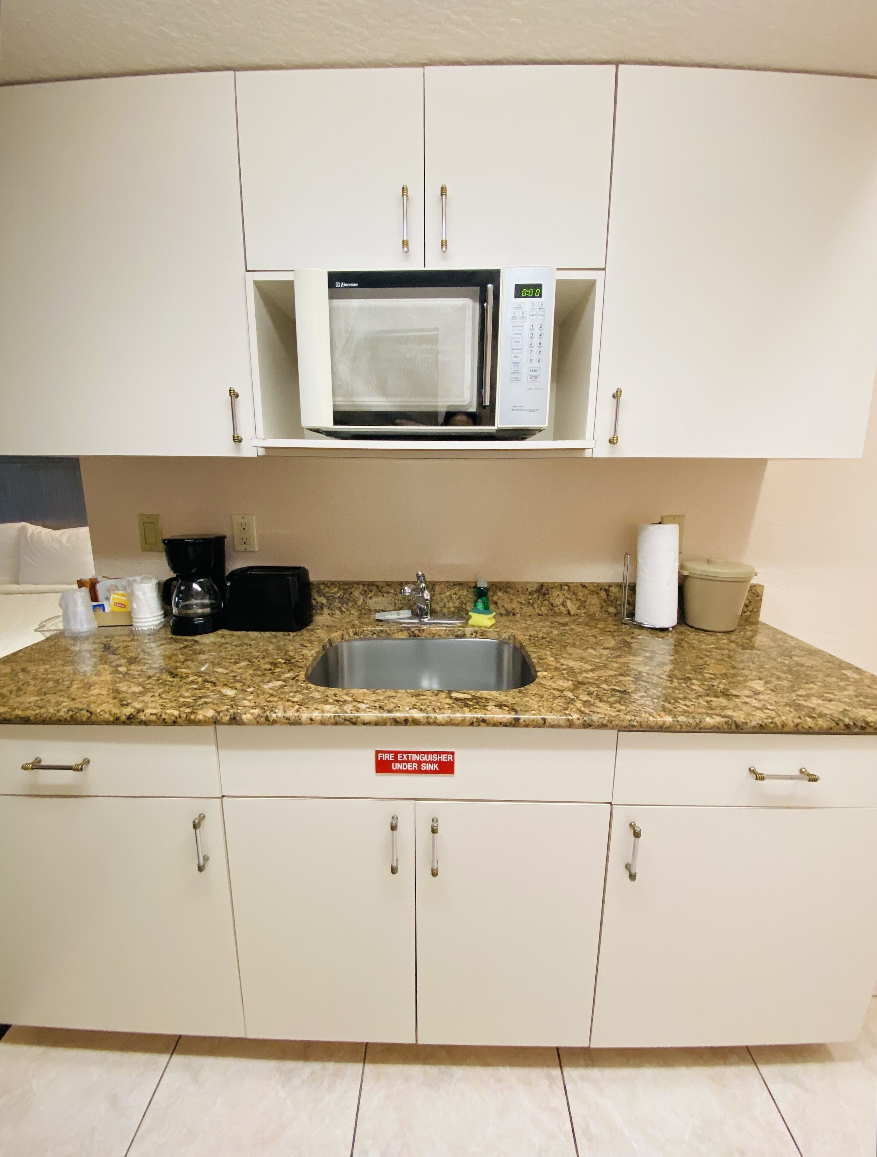 fridge, microwave, coffee/tea maker