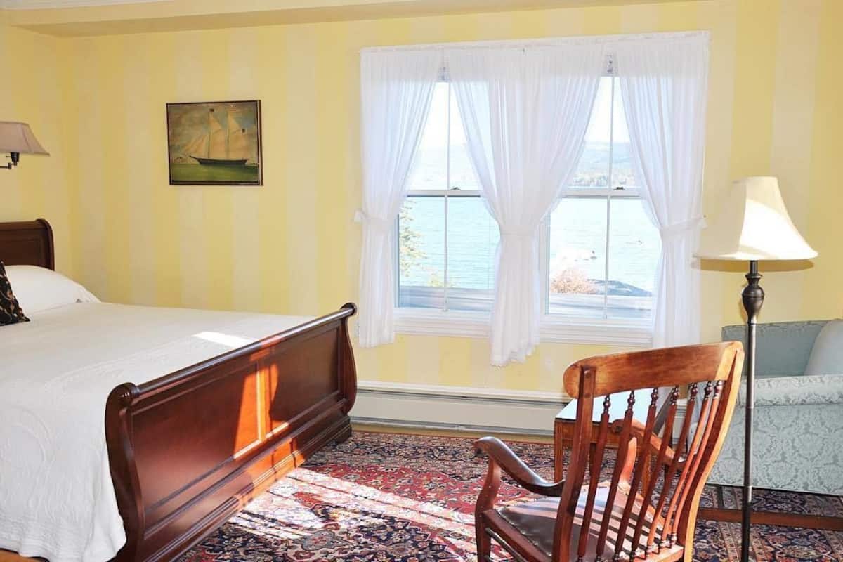 in-room safe, iron/ironing board, rollaway beds, free wifi