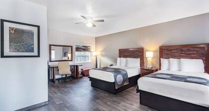 Oceanside Inn & Suites, a Days Inn by Wyndham