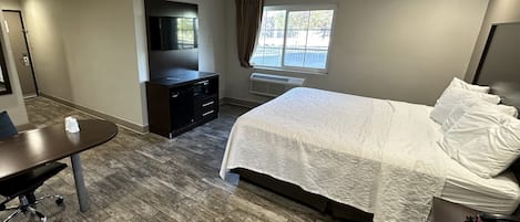 Superior Room, 1 King Bed (Smoke Free)