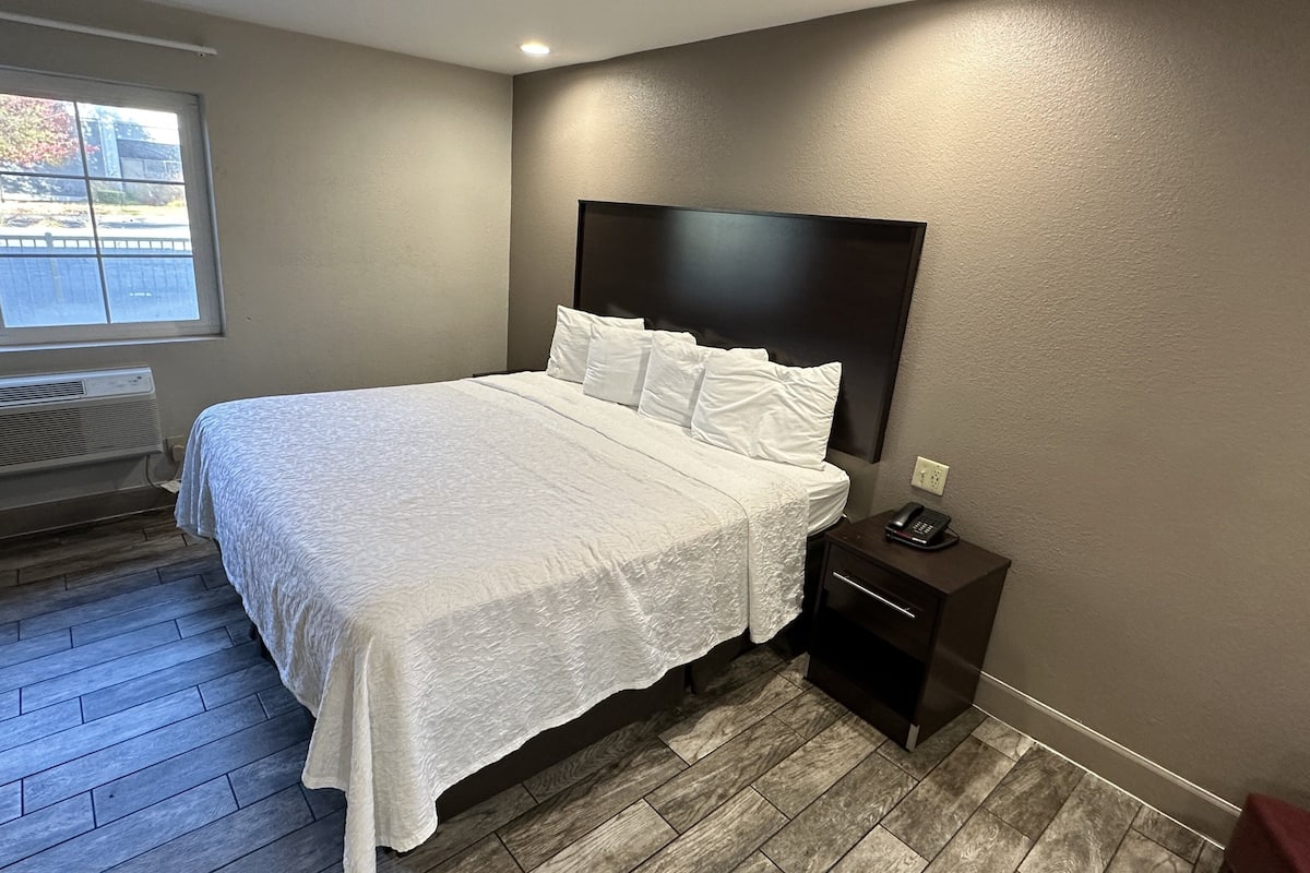 Desk, iron/ironing board, free cribs/infant beds, free WiFi