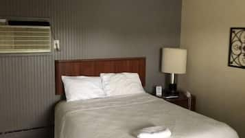 Room, 1 King Bed | Desk, iron/ironing board, free WiFi, bed sheets