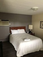 Tabla de planchar con plancha, wifi gratis y ropa de cama 