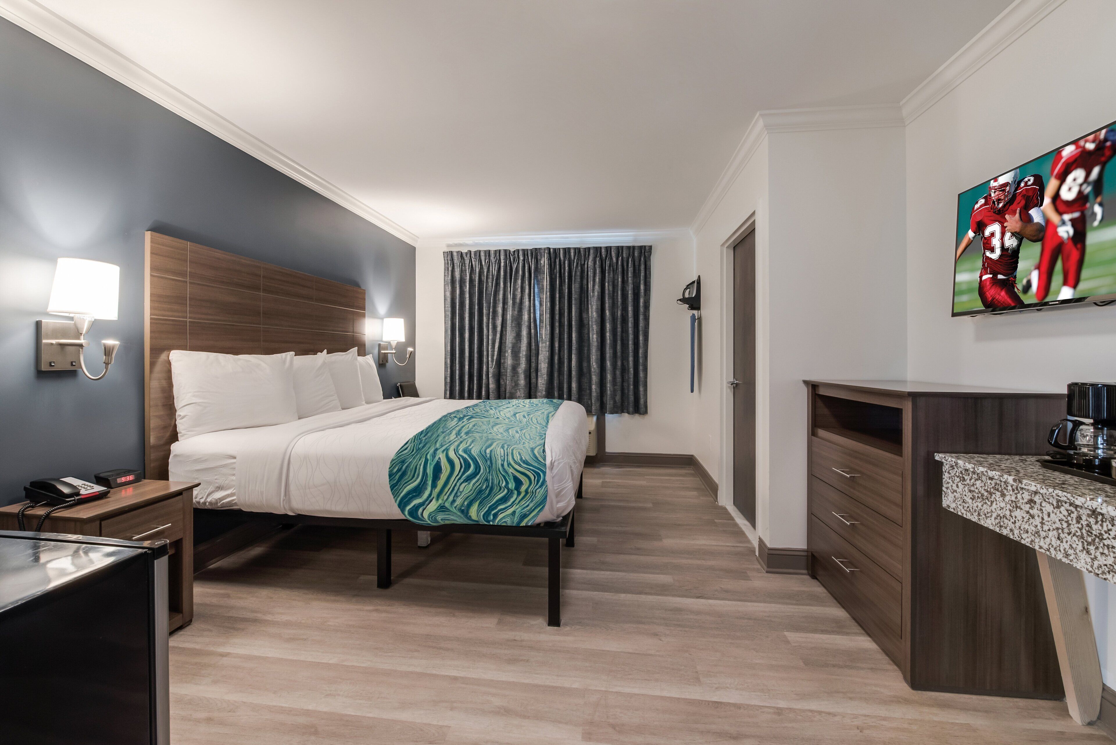 deluxe room, 1 king bed, accessible (smoke free) | desk, blackout curtains, iron/ironing board, free wifi