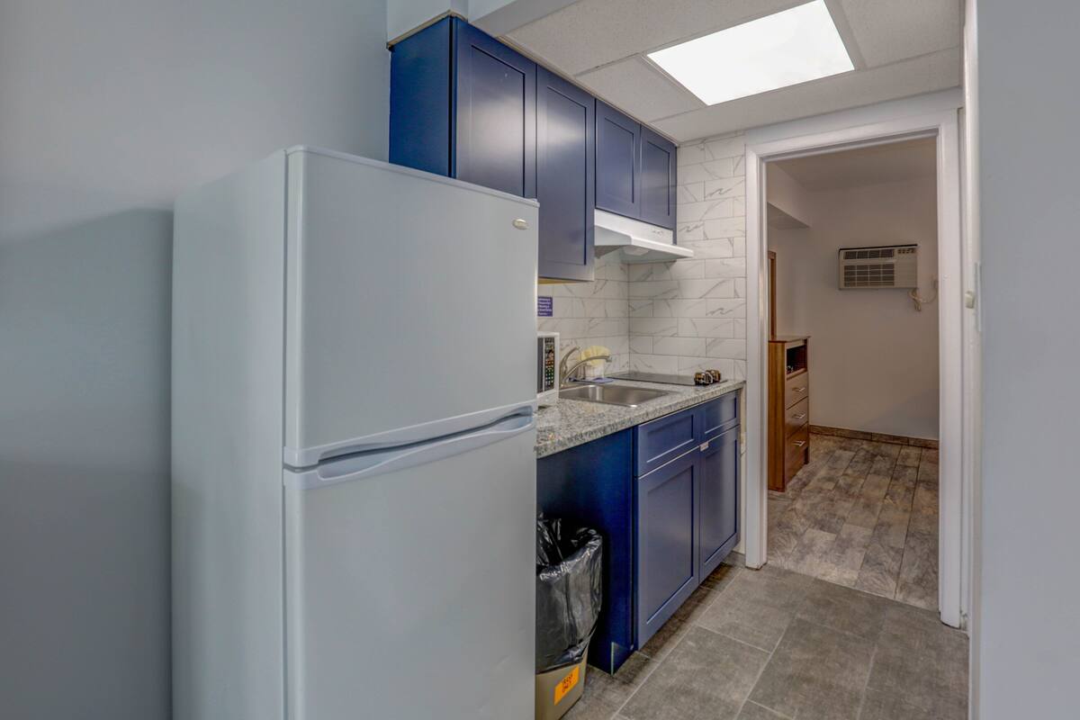 suite, multiple beds, kitchenette (smoke free, two rooms, efficiency) | private kitchenette | microwave, coffee/tea maker