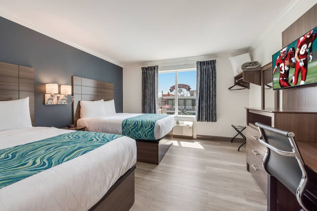 Suite Luxe, plusieurs lits, balcon (Smoke Free) | Bureau, rideaux occultants, fer et planche à repasser, Wi-Fi gratuit