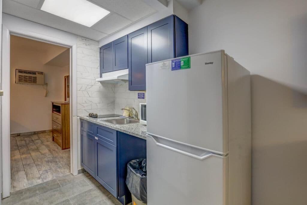 Suite, Multiple Beds, Kitchenette (Smoke Free, Two Rooms, Efficiency) | Private kitchen