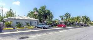 Property grounds - Richard s Motel Extended Stay (Hallandale Beach)