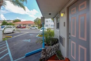 Property grounds - Richard s Motel Extended Stay (Hallandale Beach)