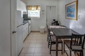 Dining - Richard s Motel Extended Stay (Hallandale Beach)