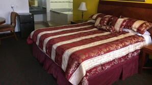Premier Studio, 1 King Bed, Jetted Tub | WiFi (free) - Starlite Motel (Bellflower)