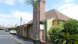 Exterior - Starlite Motel (Bellflower)