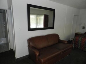 Basic Double Room, 2 Bedrooms | Living area