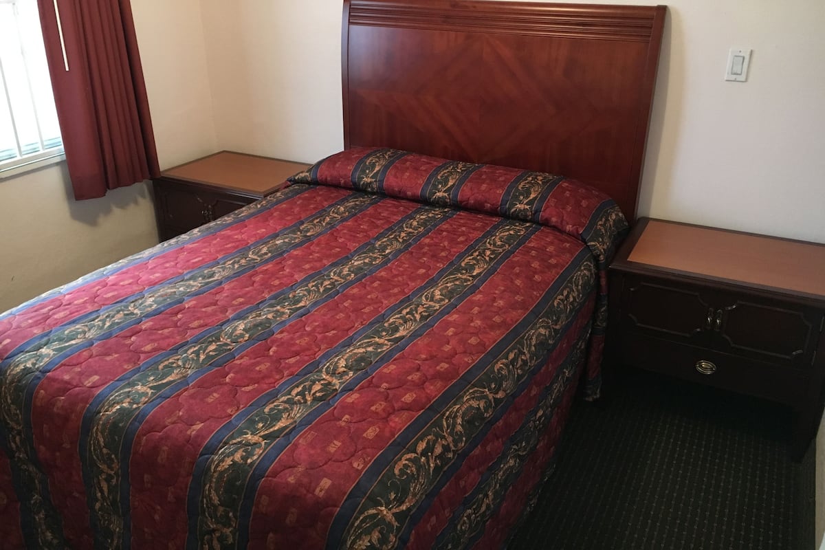 Basic Double Room, 2 Bedrooms | WiFi (free)