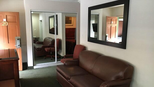 Basic Double Room, 2 Bedrooms | WiFi (free) - Starlite Motel (Bellflower)
