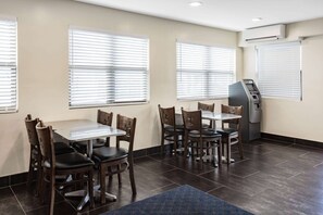 Free daily continental breakfast