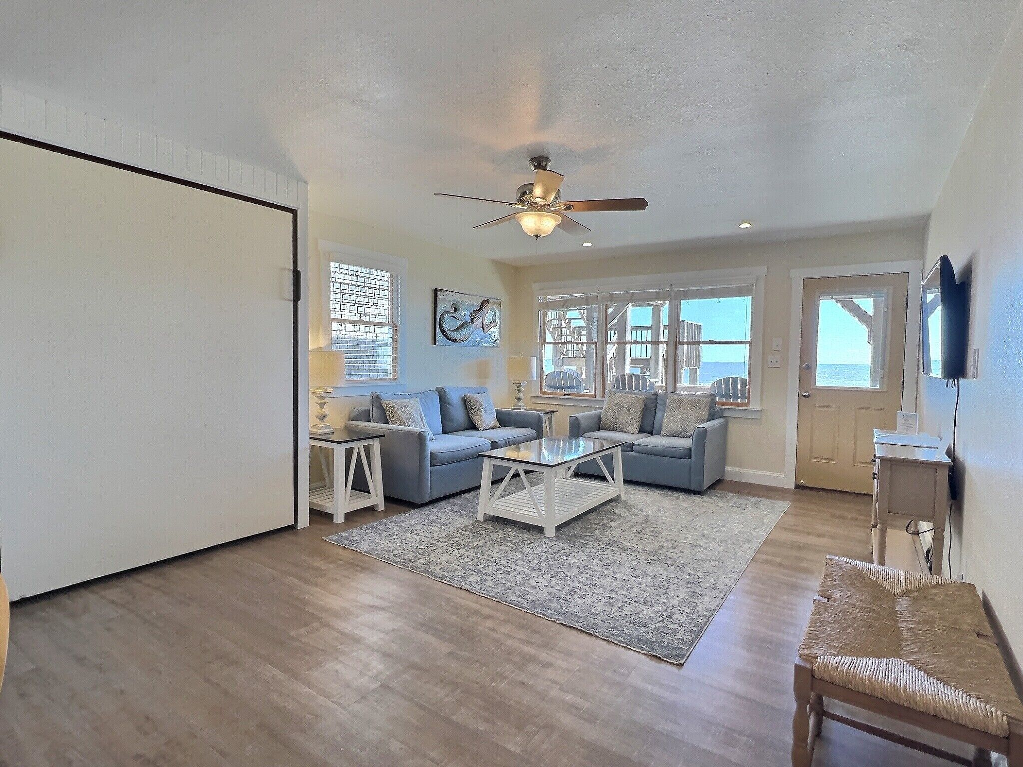 signature suite, multiple beds, ocean view | living area | 42-inch flat-screen tv with digital channels, tv, hulu