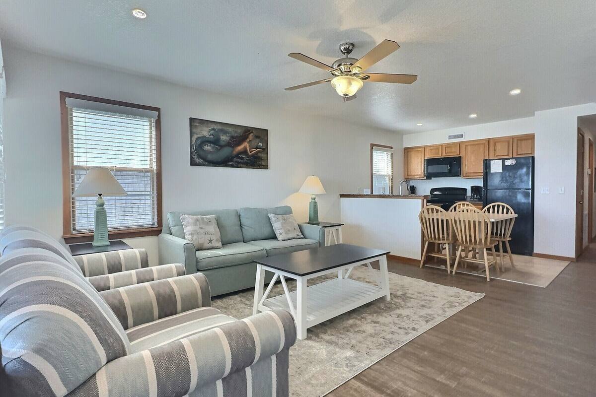 standard suite, multiple beds, ground floor | living area | 42-inch flat-screen tv with digital channels, tv, hulu