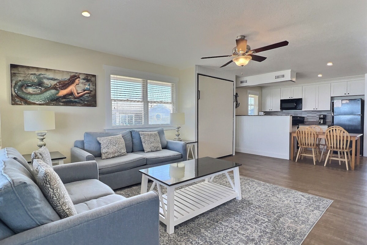 superior suite, multiple beds, ocean view, executive level | living area | 42-inch flat-screen tv with digital channels, tv, hulu