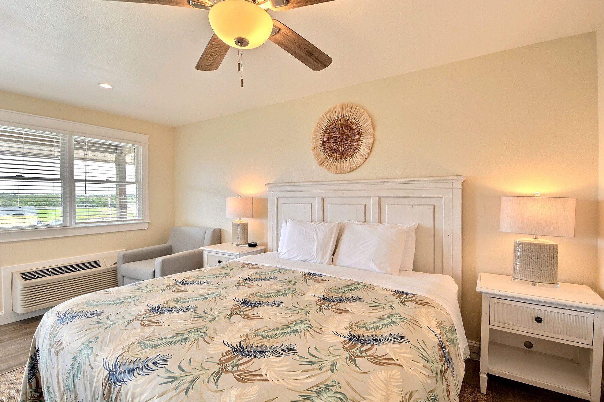 standard room, 1 king bed | bed sheets