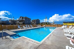 Piscine extérieure (ouverte en saison)