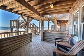 A wooden deck with a view of the beach and ocean. - Lighthouse View Oceanfront Lodging (Buxton)