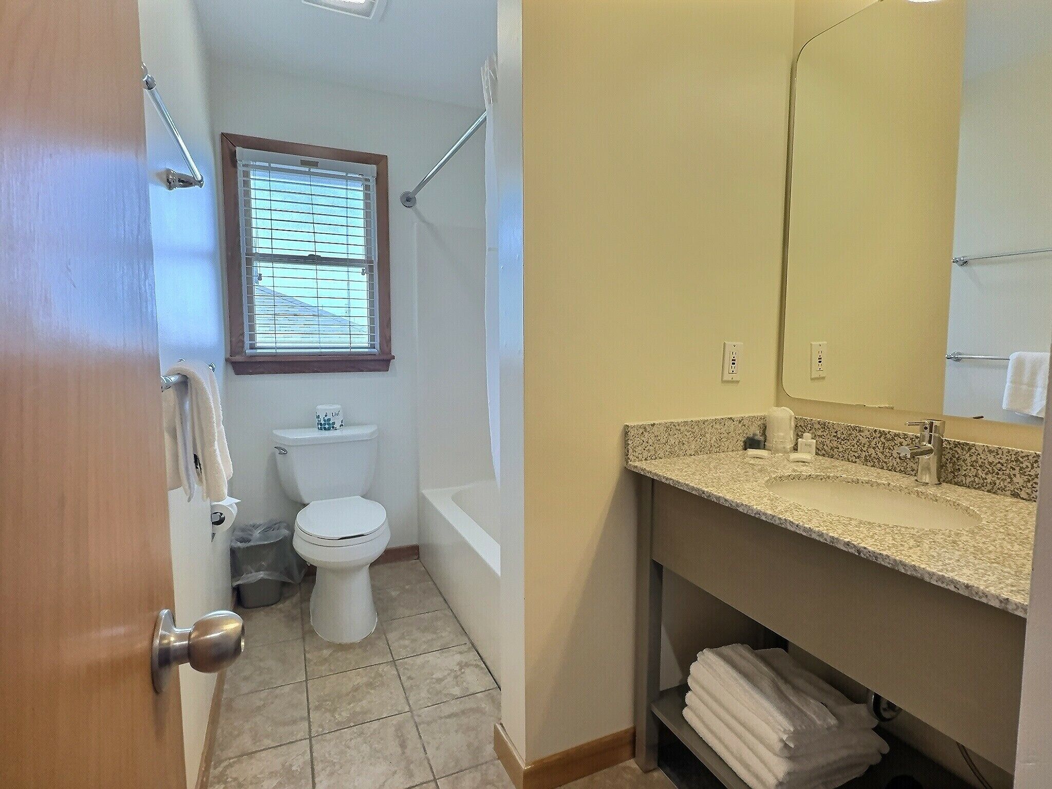 superior suite, multiple beds, ocean view, executive level | bathroom | combined shower/bathtub, free toiletries, hair dryer, towels